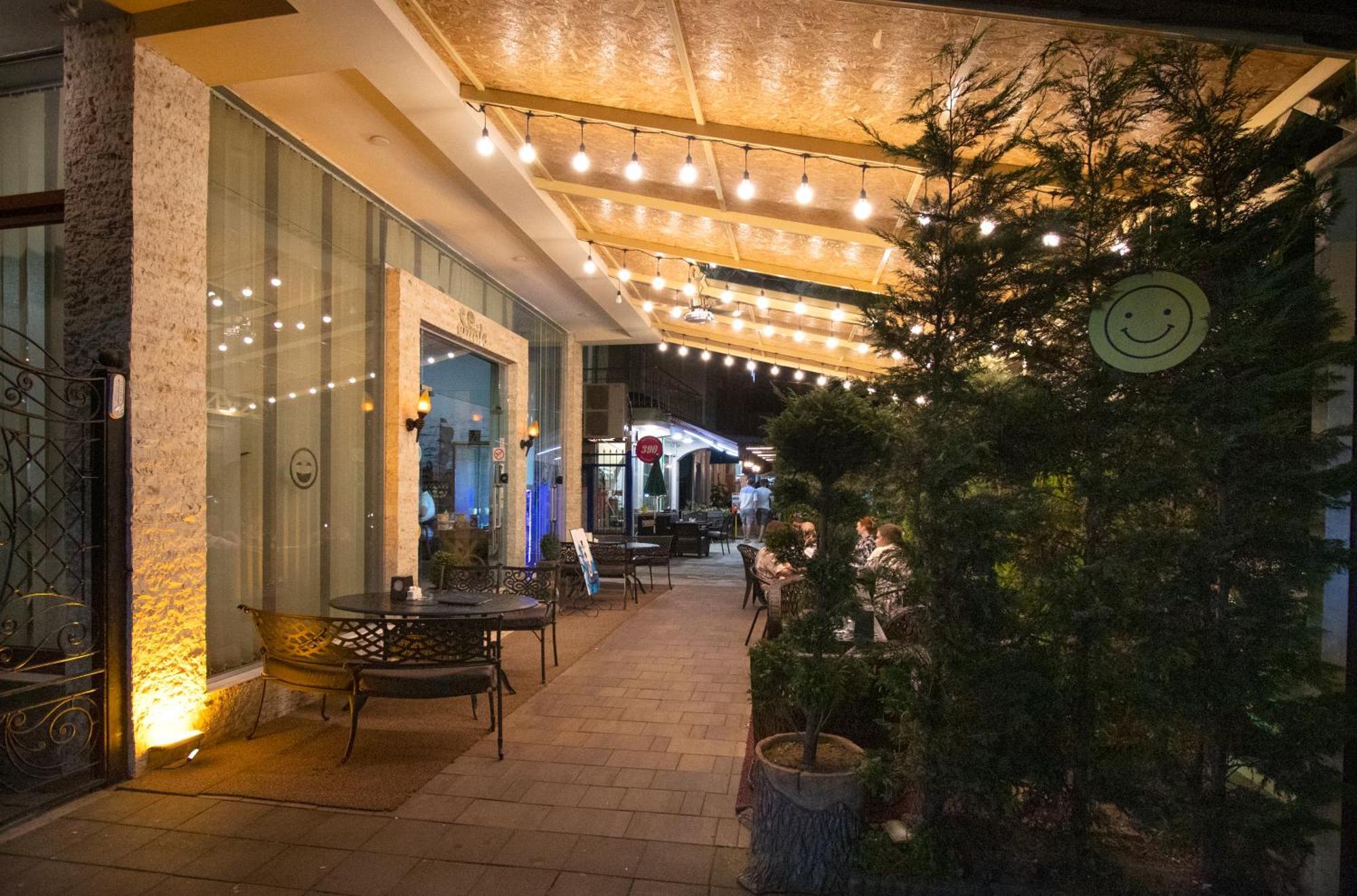 Hotel Smile Kobuleti Exterior foto
